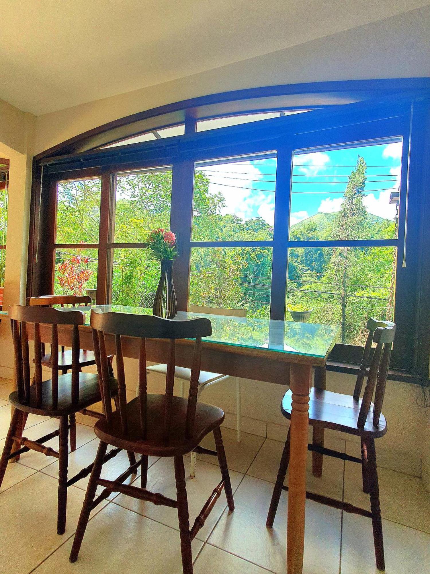 Aconchego De Itaipava - Casa De 3 Quartos, Equipada, Area Kids, Jacuzzi, Pet Friendly, Churrasqueira, Em Meio A Natureza E Proximo Ao Centro Do Bairro Petropolis  Exterior photo