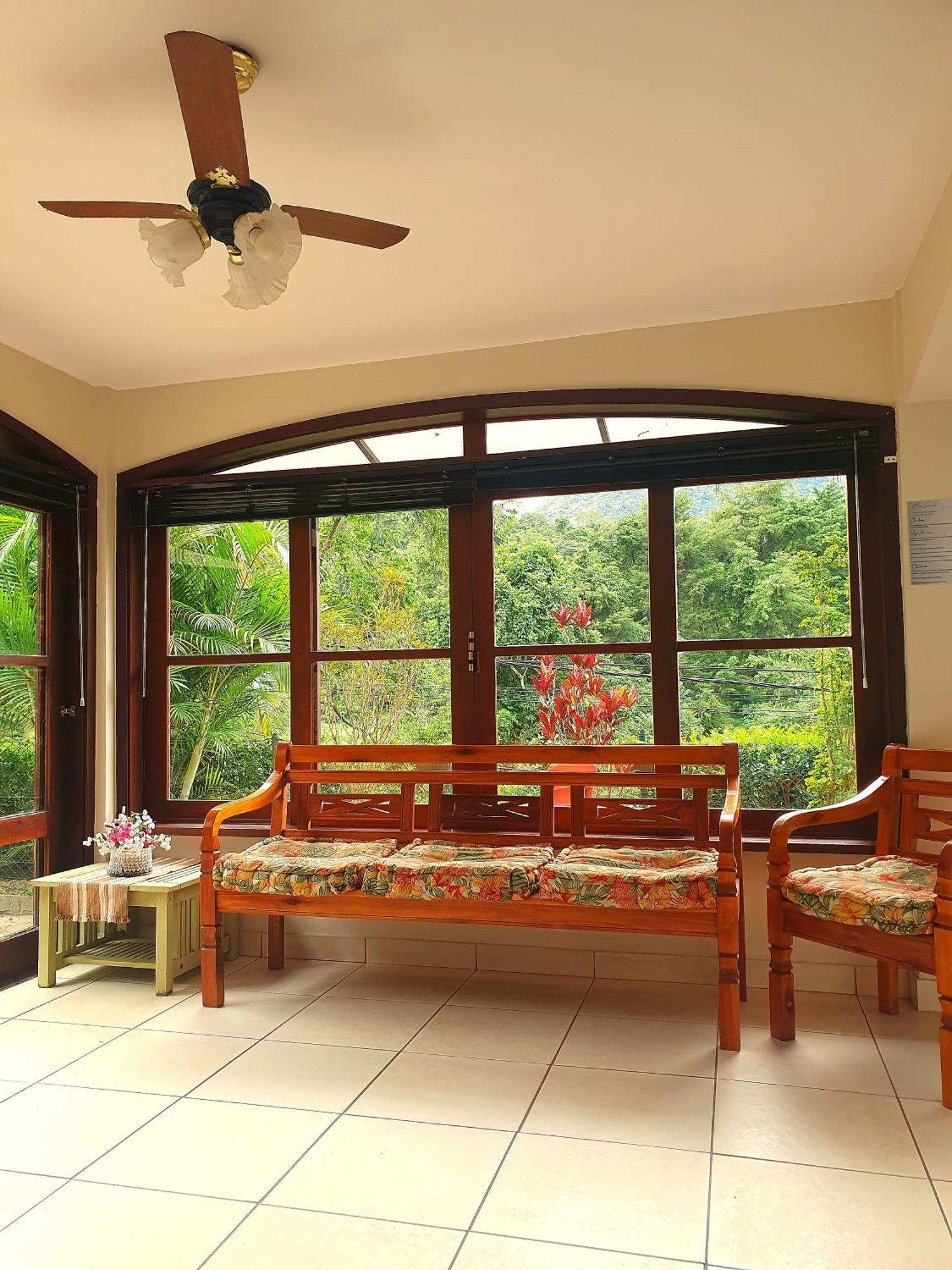 Aconchego De Itaipava - Casa De 3 Quartos, Equipada, Area Kids, Jacuzzi, Pet Friendly, Churrasqueira, Em Meio A Natureza E Proximo Ao Centro Do Bairro Petropolis  Exterior photo